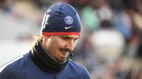 Penyerang Paris Saint-Germain (PSG), Zlatan Ibrahimovic, mengakui menyewa sebuah tempat di pusat kota untuk para pendukung Malmo. (AFP PHOTO/Damien Meyer)