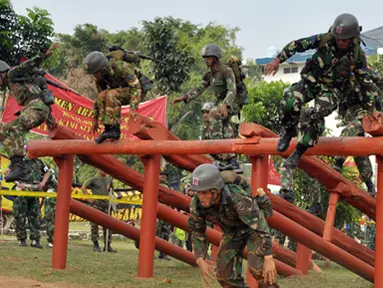 Citizen6, Cilandak: Perlombaan Halang Rintang ini diikuti 16 Batalyon dan dibuka oleh Komandan Korps Marinir Mayor Jenderal TNI (Mar) M. Alfan Baharudin. (Pengirim: Badarudin Bakri)