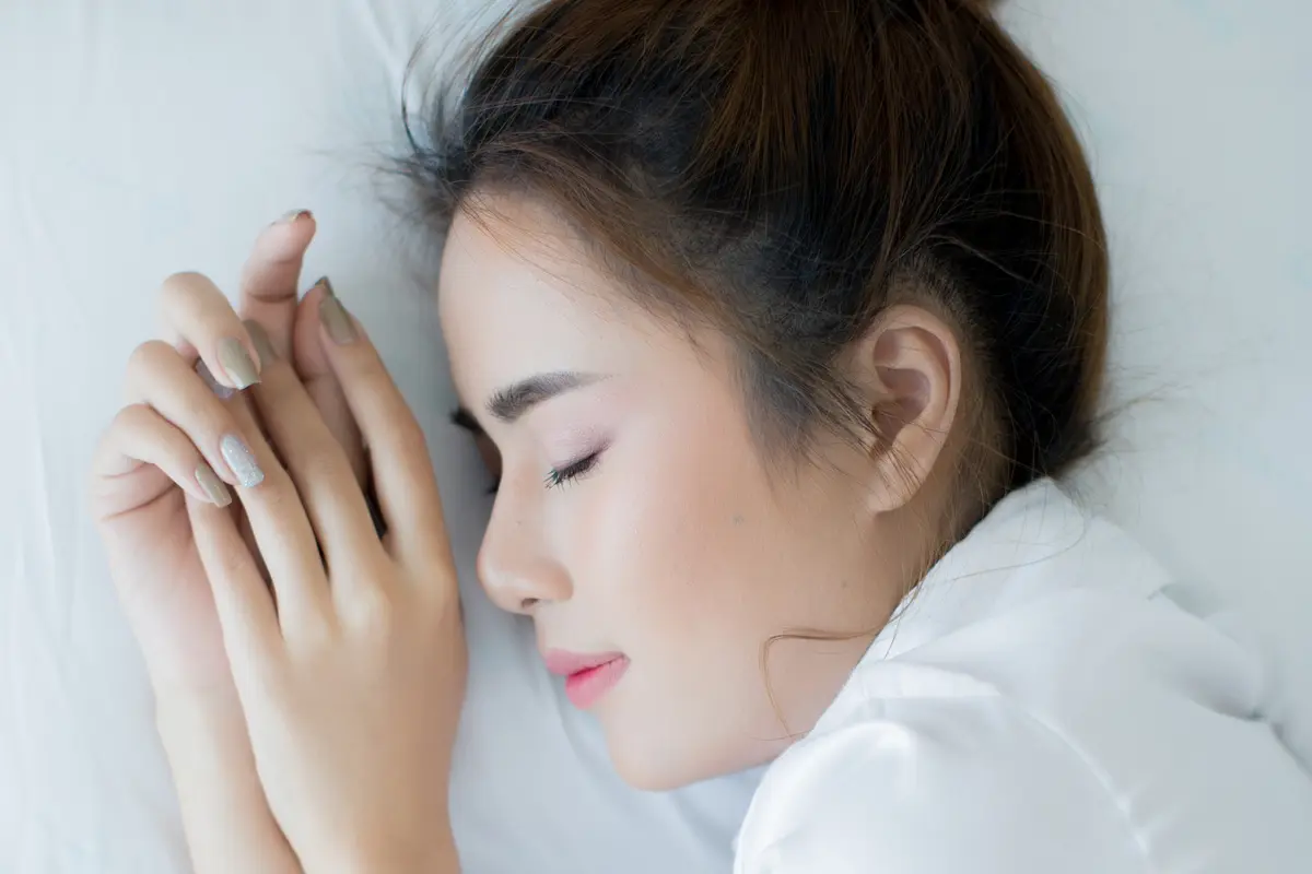 perempuan tidur