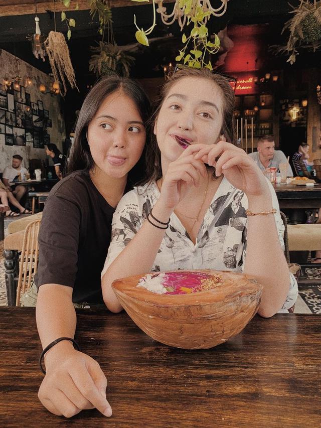 Tak Kalah Cantik, Ini 6 Potret Rania Marchella Adik Ranty Maria