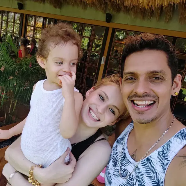 6 Potret Natasya Shine, Cewek Viral Asal Rusia Istri Robby Shine