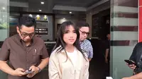 Pesan Menohok Fuji untuk Keluarga Eks Karyawan: Anaknya Dididik Lagi Bu, Kurang Bersyukur!