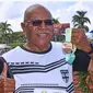 Perdana Menteri Fiji Sitiveni Rabuka memegang medali perunggu di Kejuaraan Atletik Oseania 2024. (Dok. Perdana Menteri Sitiveni Rabuka/Facebook)