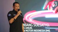 Ketua Umum Ikatan Motor Indonesia (IMI) yang juga Ketua MPR RI, Bambang Soesatyo memberi sambutan pada pembukaan BMW MINI Approved Bodyshop di Tangerang Selatan, Banten (16/03/2022). (Liputan6.com/Fery Pradolo)