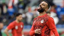 Penyerang Mesir bernomor punggung 10, Mohamed Salah, melakukan pemanasan sebelum pertandingan semifinal Piala Afrika (CAN) antara Senegal dan Mesir di Stadion Grand di Tangier pada 14 Januari 2026. (Abdel Majid BZIOUAT/AFP)