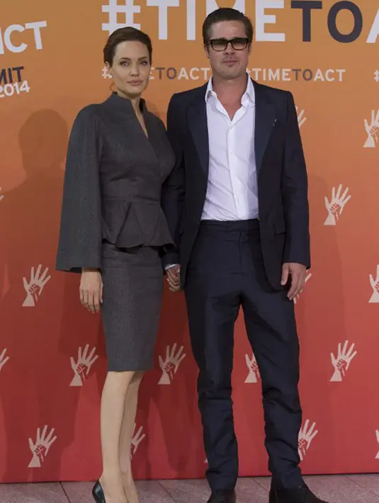 “Seperti negosiasi yangdilakukan Pitt dan Jolie dalam perceraiannya, dia (Jolie) mengingatkan Pitt untuk tidak pernah membawa anak-anaknya ke sekitar Jenn,” ucap sumber dilaporkan Ace Showbiz. (AFP/Bintang.com)