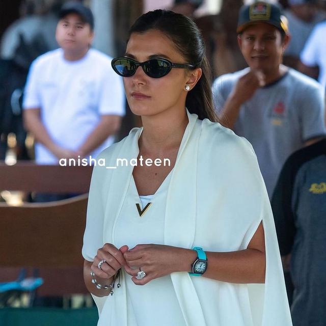 Gaya Simple Anisha Rosnah Nonton Pangeran Mateen Main Polo, Selalu Ditemani Jam Tangan Ratusan Juta