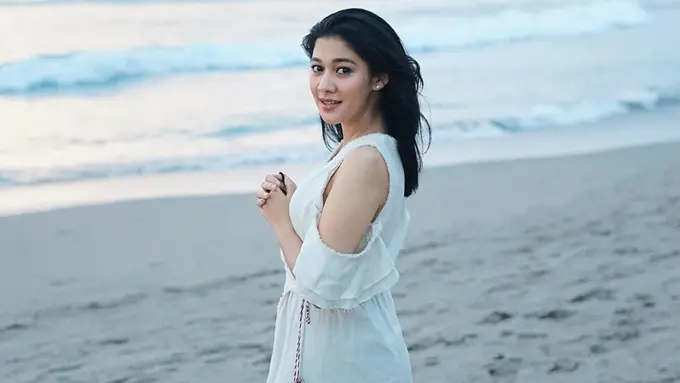 FOTO: Gaya OOTD Naysila Mirdad dengan Busana Putih, Tampil Stylish