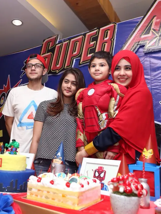 Kemeriaahan terlihat ulang tahun dengan tema The Avengers. Acara berlangsung Minggu (10/4/2016), di Kawasan Bintaro, Tangerang Selatan. (Andy Masela/Bintang.com)