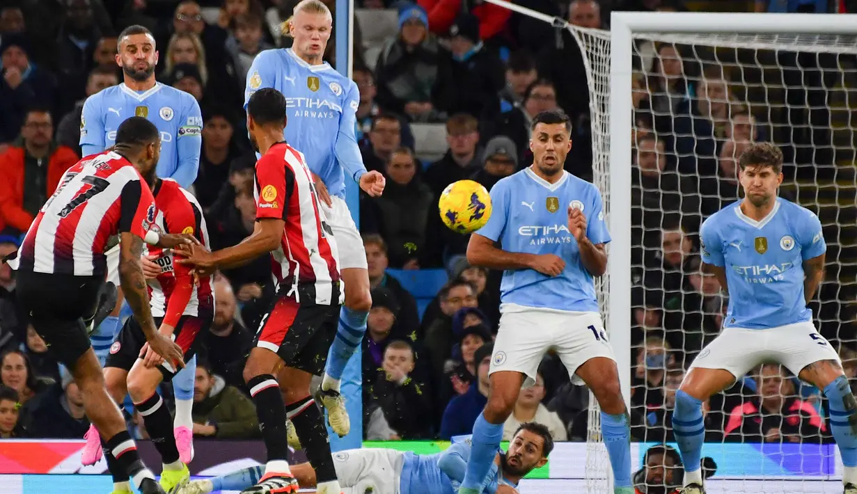 Menjamu Brentford dalam laga tunda Liga Inggris 2023/2024, Manchester City menang tipis 1-0. (AP Photo/Rui Vieira)