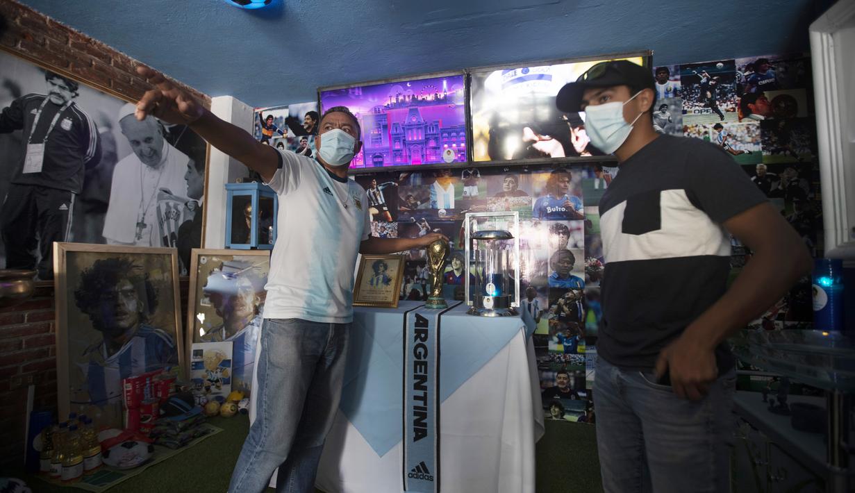 Gereja Maradona di Meksiko didirikan oleh Marcelo Buchet. Ia adalah seorang fans yang menganggap Maradona sebagai dewa sepak bola. (Foto:AP/Marco Ugarte)