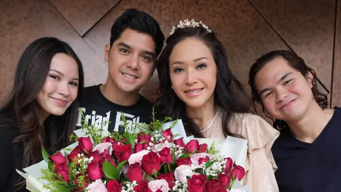 Maia Estianty Rayakan Ulang Tahun ke-50 bersama Alyssa Daguise, Al, dan Dul. [@alghazali7