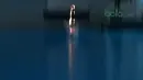 Atlet loncat indah putra Indonesia beraksi memecah air pada sesi latihan di Aquatic Center, Senayan, Jakarta, Kamis (15/3/2018). Latihan tersebut merupakan persiapan menuju Asian Games 2018. (Bola.com/Nick Hanoatubun)