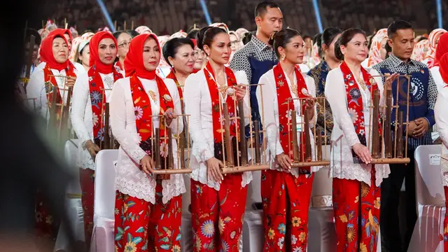 Angklung terbesar di Indonesia.