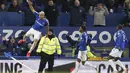 Pemain Everton Richarlison (kiri) merayakan setelah mencetak gol ke gawang Everton pada pertandingan Liga Inggris di Goodison Park, Liverpool, Inggris, 6 Desember 2021. Arsenal kalah 1-2. (AP Photo/Jon Super)