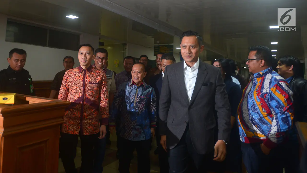 Usai Jenguk SBY, Prabowo Diantar AHY dan Ibas