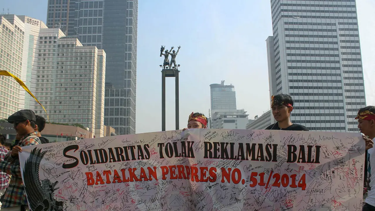 Tolak Reklamasi Bali, Massa Geruduk Bundaran HI