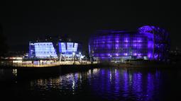 Lampu-lampu ungu tersebut menjadi latar belakang untuk berbagai acara berbasis media sosial yang menandai debut grup beranggotakan tujuh orang itu pada tahun 2013. Saat ini, BTS sendiri sedang absen. (AP Photo/Ahn Young-joon)