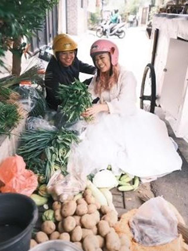 Viral dan Bikin Salut, Ini 6 Potret Prewedding di Gang Sempit dan Padat Penduduk
