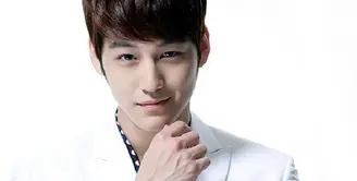 Kim Bum dipastikan akan memulai tugas wajib militernya pada April 2018. Kabar tersebut langsung disampaikan oleh agensinya, King Kong by Starship. (Foto: Soompi.com)