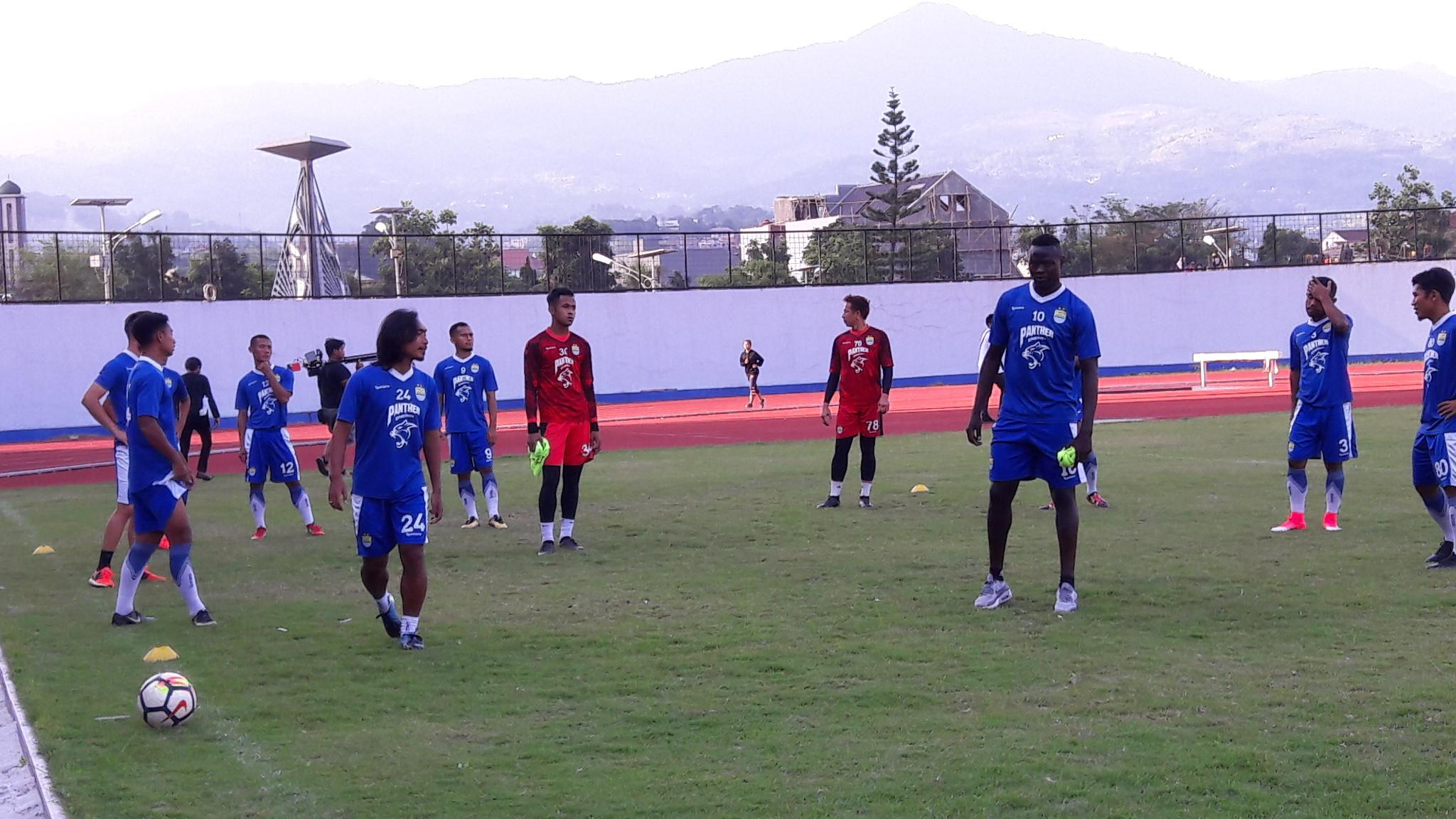 Suasana latihan Persib Bandung jelang laga kontra Bali United pada lanjutan Liga 1 2018. (Bola.com/Erwin Snaz)