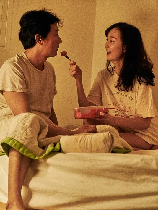 "Aku pikir aku harus memulai bekerja sekarang. Aku saat ini mempromosikan film terbaruku dan sedang belajar bahasa Perancis untuk dramaku yang baru," lanjutnya. (Foto: koreaboo.com)