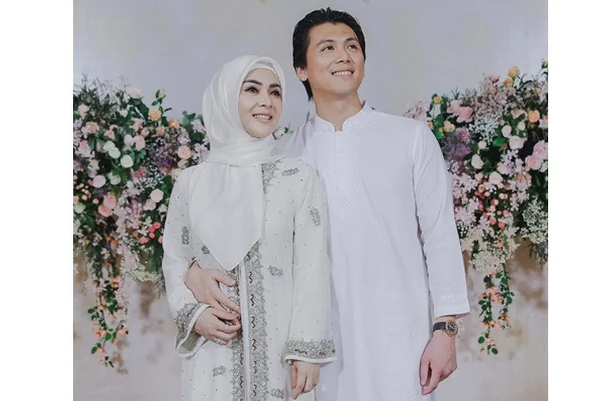 7 Potret Syahrini Saat 'Di Rumah Saja', Makin Mesra dengan Suami
