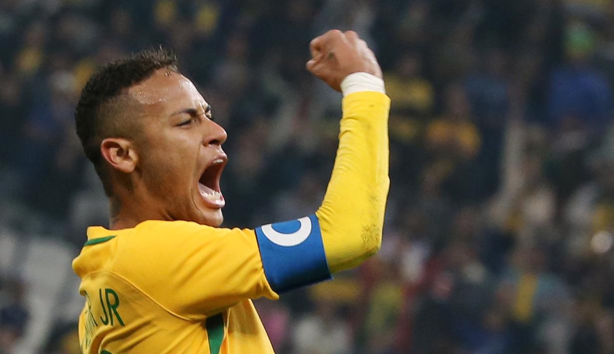 Neymar melakukan selebrasi usai mencetak gol ke gawang Kolombia di Olimpiade Rio 2016, Sabtu (13/8). Kemenangan 2-0 atas Kolombia mengantarkan Brasil ke Semifinal. (REUTERS / Paulo Whitaker )