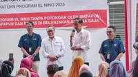 Presiden Joko Widodo (Jokowi) hadir di lokasi penyaluran BLT El Nino di sela kunjungan kerja ke Pasar Rogojampi.