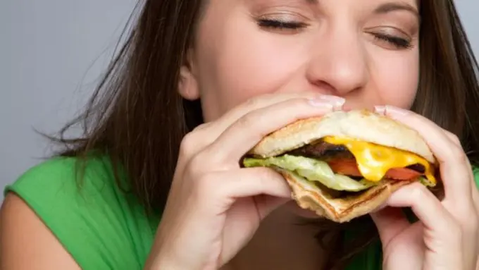 [Bintang] Bulan Puasa Ramadan, 3 Zodiak Ini Gampang Tergoda Batal