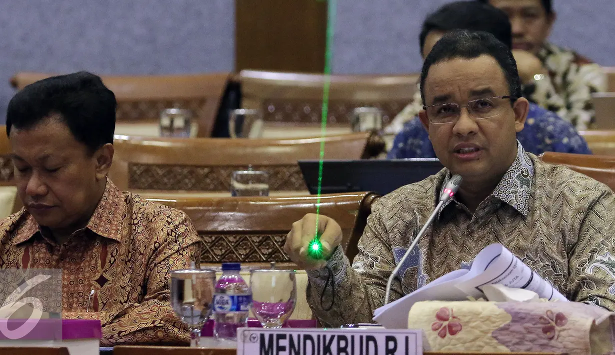 Mendikbud Anies Baswedan mengatakan pengaduan terkait UN pada tahun ini mengalami penurunan saat Raker dengan Komisi X DPR di Kompleks Parlemen, Senayan, Jakarta, Rabu (25/5). (Liputan6.com/Johan Tallo)