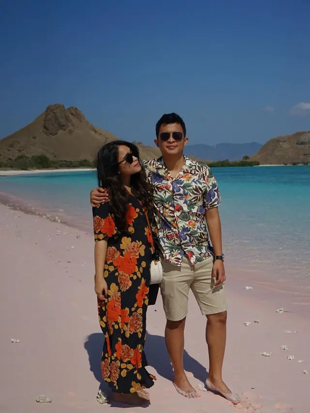 6 Potret Adik Ayu Ting Ting Bersama Pacar di Labuhan Bajo, Tampil Mesra