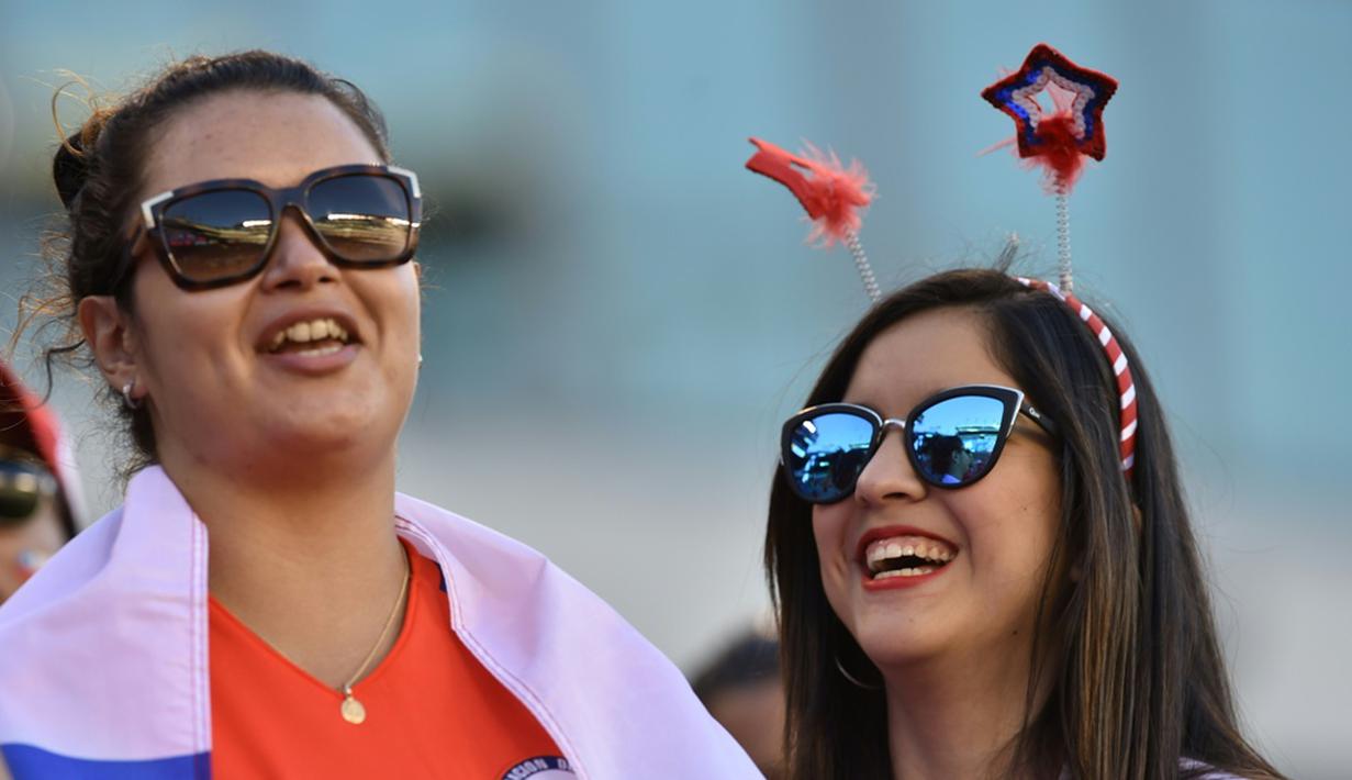Gaya suporter Cile saat melawan Panama dalam laga Grup D Copa America Centenario 2016 di Stadion Lincoln Financial Field, Philadelphia, AS, (15/6/2016). (AFP/Don Emmert)