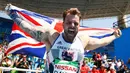 Atlet Tolak Peluru asal Inggris, Aled Davies merayakan kemenangannya di kejuaraan Paralimpiade Rio 2016, Brasil (12/09). Aled berhasil meraih emas dalam kejuaraan tersebut. (REUTERS / Jason Cairnduff)