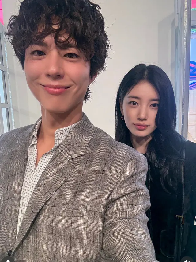 Bae Suzy Selama di Paris Hadir Fashion Show Celine.