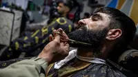 Tukang Cukur di Afghanistan Terancam Dipenjara Bila Pangkas Janggut Pelanggannya Kependekan