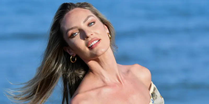 Gaya Model Seksi Candice Swanepoel Jelang Festival Film Venice 2019