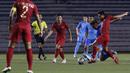 Gelandang Timnas Indonesia U-22, Saddil Ramdani, berusaha merebut bola saat melawan Singapura U-22 pada laga SEA Games 2019 di Stadion Rizal Memorial, Manila, Kamis (28/11). Indonesia menang 2-0 atas Singapura. (Bola.com/M Iqbal Ichsan)