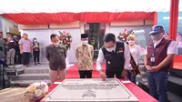 Gubernur Jawa Barat Ridwan Kamil saat meresmikan revitalisasi Pasar Rakyat Baleendah di Kabupaten Bandung, Jumat (15/4)/Biro Adpim Jabar.