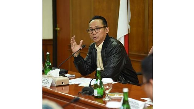 Penampilan 7 Seleb saat Bertugas di DPR, Anggun dan Gagah