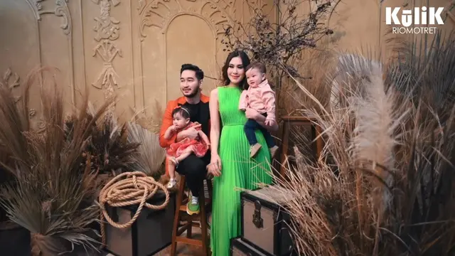 7 Pemotretan Syahnaz dan Jeje Bersama Si Kembar, Outfitnya Ditaksir Rp 4 Miliar