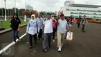 Ketua DPR RI, Ade Komarudin (ketiga kiri) didampingi Sekjen DPR RI Winantuningtyastiti melakukan pemeriksaan kondisi sejumlah sarana dan prasarana yang ada di Kompleks Parlemen  Senayan, Jakarta, Minggu (31/1/2016). (Liputan6.com/Helmi Fithriansyah) 