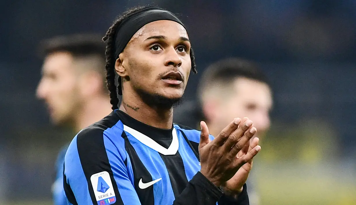 Valentino Lazaro - Pria Austria itu merapat ke Giuseppe Meazza pada 2019 dengan harga 22,4 juta euro. Namun sayang pemain dari Hertha Berlin itu justru tak mendapat tempat di bawah Antonio Conte dan akhirnya dipinjamkan ke Newcastle United dan Borussia Mönchengladbach. (AFP/Miguel Medina)