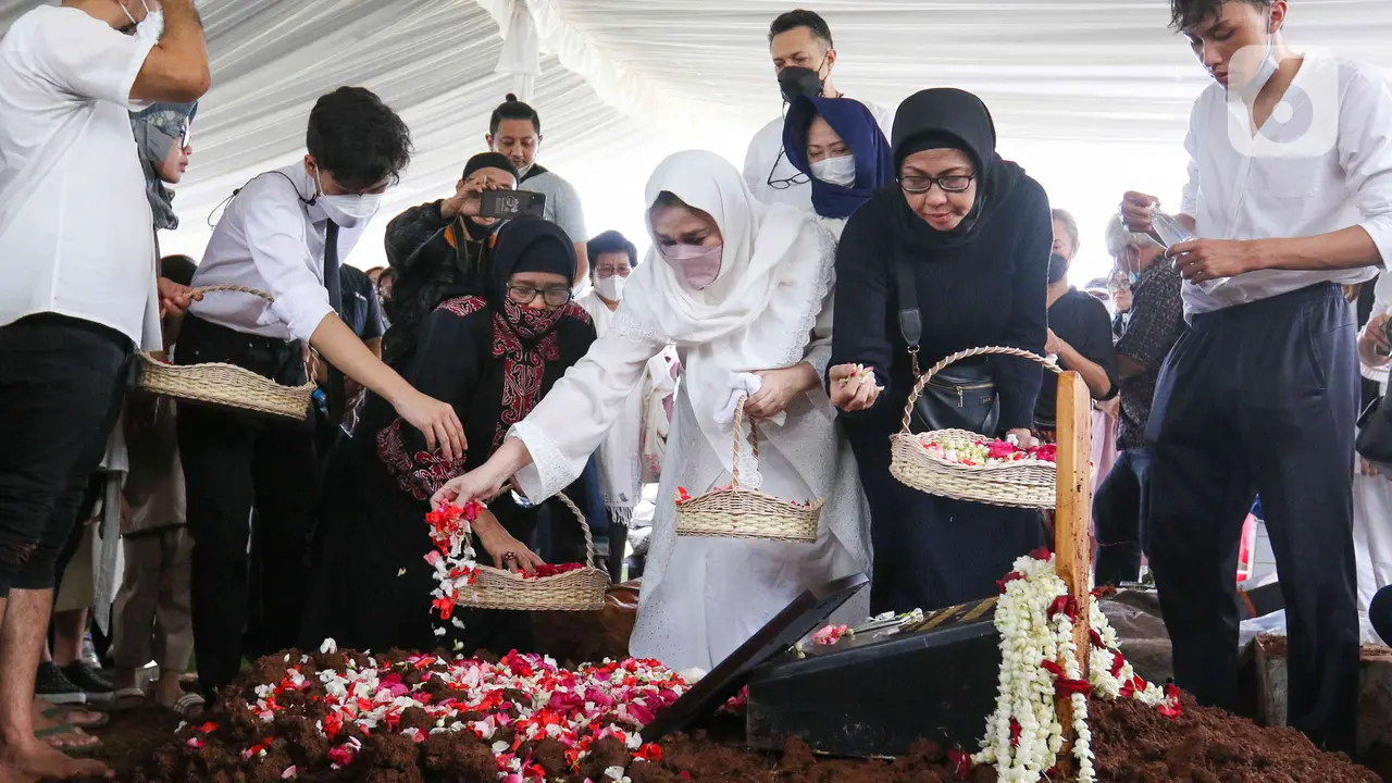 Pemakaman Mieke Wijaya