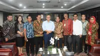 Delegasi Asosiasi DPRD Kabupaten Seluruh Indonesia (Adkasi) yang dipimpin Lukman Said, Senin, 3 Desember 2018, menemui Ketua MPR Zulkifli Hasan.