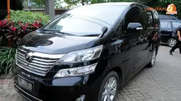 [FOTO] KPK Tambah Koleksi Mobil Mewah yang Disita dari Anggota DPRD