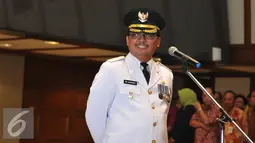 Tri Kurniadi bersiap dilantik menjadi Walikota Jakarta Selatan oleh Gubernur DKI Jakarta Basuki T Purnama di balai kota, Jakarta, Kamis (13/8/2015). Tri resmi menggantikan Syamsuddin Noor yang dipecat. (Liputan6.com/Herman Zakharia)