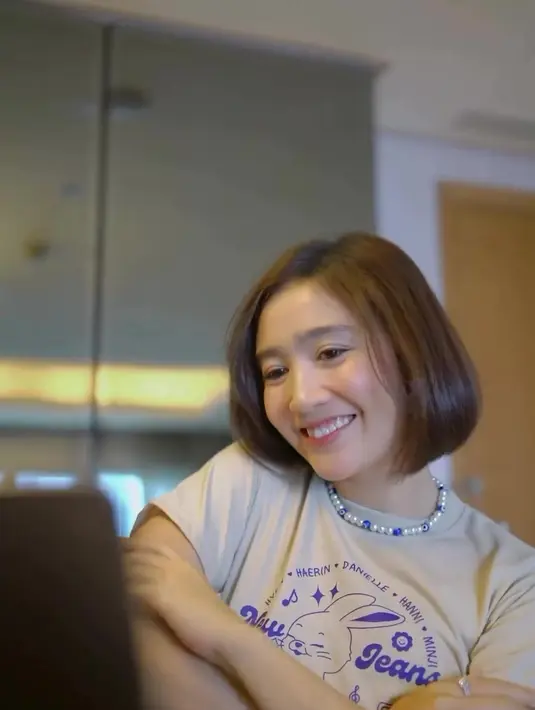 Rupanya Febby sedang mempromosikan Golden Disc Awards di Jakarta 2024 mendatang. [Instagram.com/febbyrastanty]