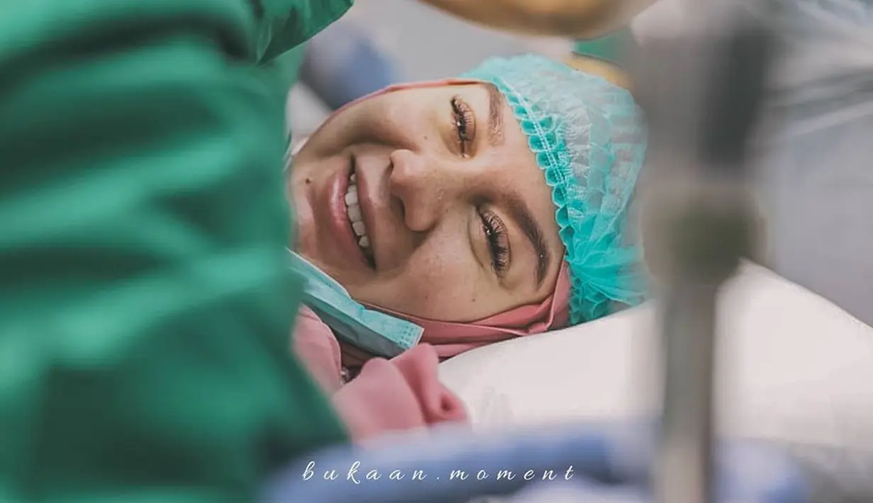 Irish Bella Melahirkan (Instagram/bukaan.moment)