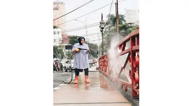5 Momen Walikota Surabaya Ikut Bersihkan Lingkungan, Patut Dicontoh